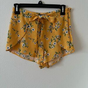 Kendall & Kylie Yellow Floral Tulip Shorts S